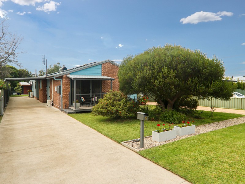 12 Ocean View Road, Sussex Inlet NSW 2540