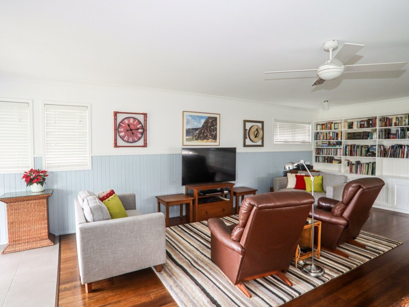 12 Ocean View Road, Sussex Inlet NSW 2540