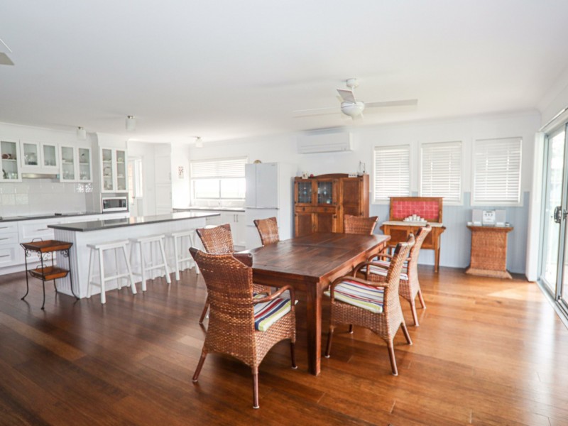 12 Ocean View Road, Sussex Inlet NSW 2540