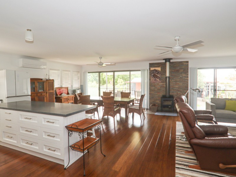 12 Ocean View Road, Sussex Inlet NSW 2540