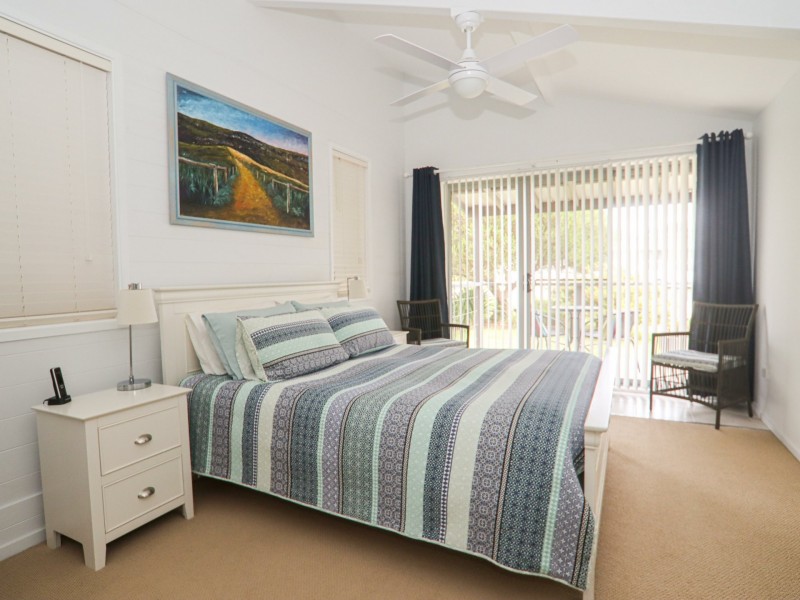 12 Ocean View Road, Sussex Inlet NSW 2540