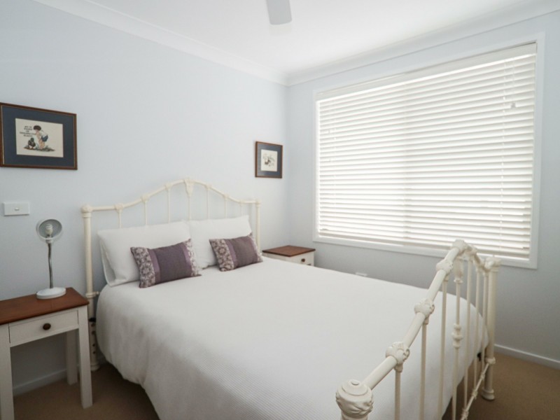 12 Ocean View Road, Sussex Inlet NSW 2540