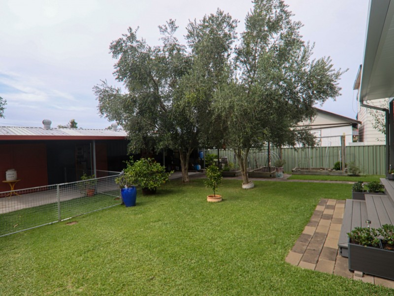 12 Ocean View Road, Sussex Inlet NSW 2540