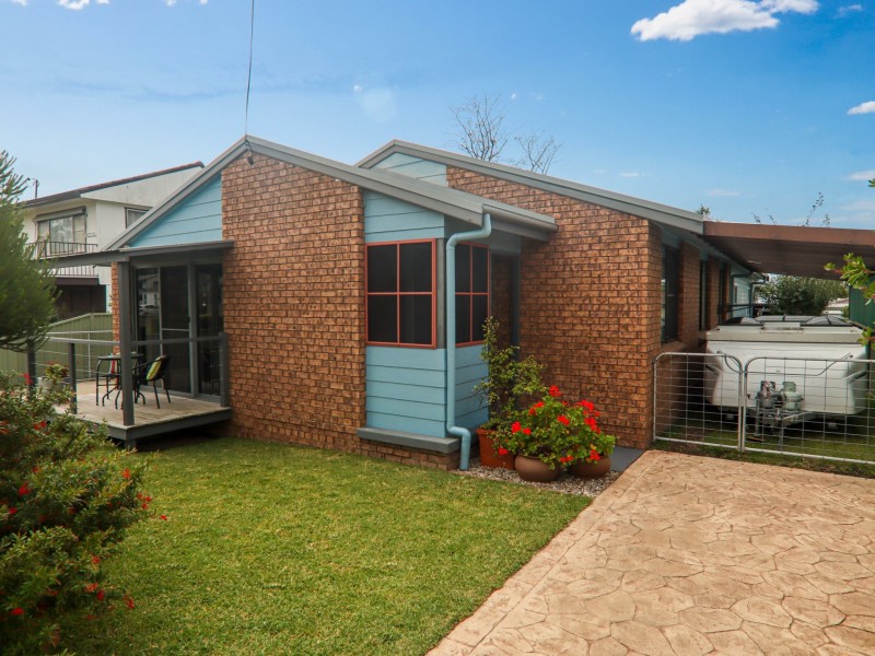 12 Ocean View Road, Sussex Inlet NSW 2540