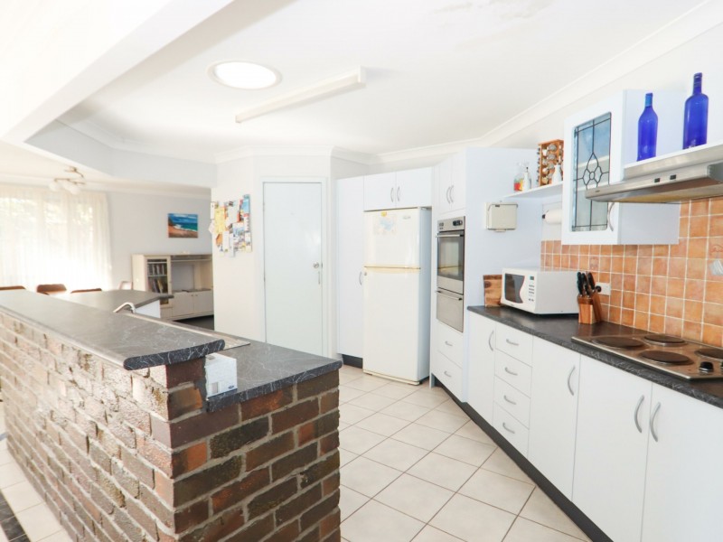 14 Inlet Avenue, Sussex Inlet NSW 2540