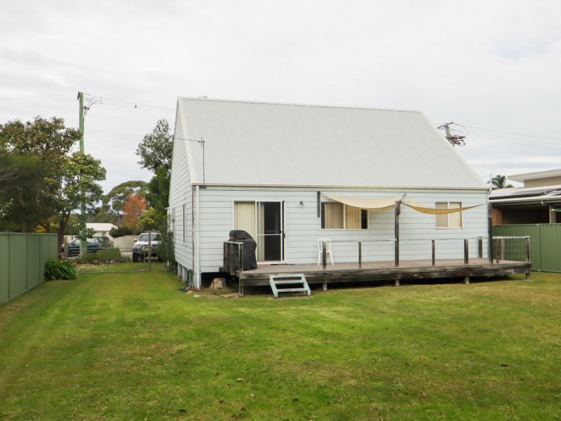 19 Iverison Road, Sussex Inlet NSW 2540