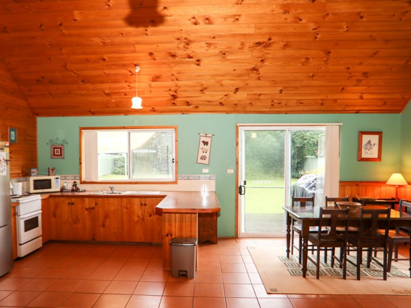 19 Iverison Road, Sussex Inlet NSW 2540