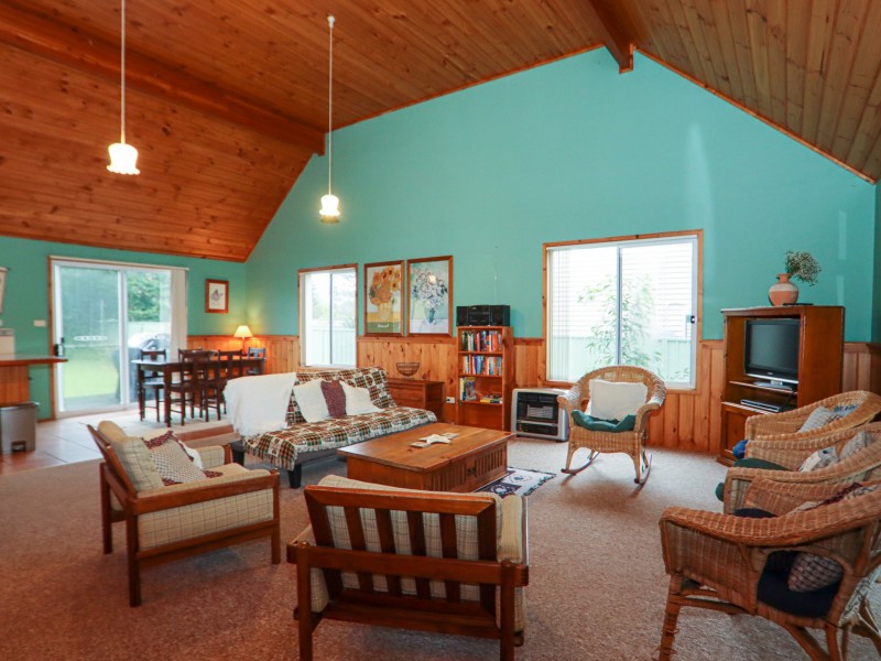 19 Iverison Road, Sussex Inlet NSW 2540