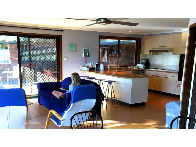 16 Thora Street, Sussex Inlet NSW 2540