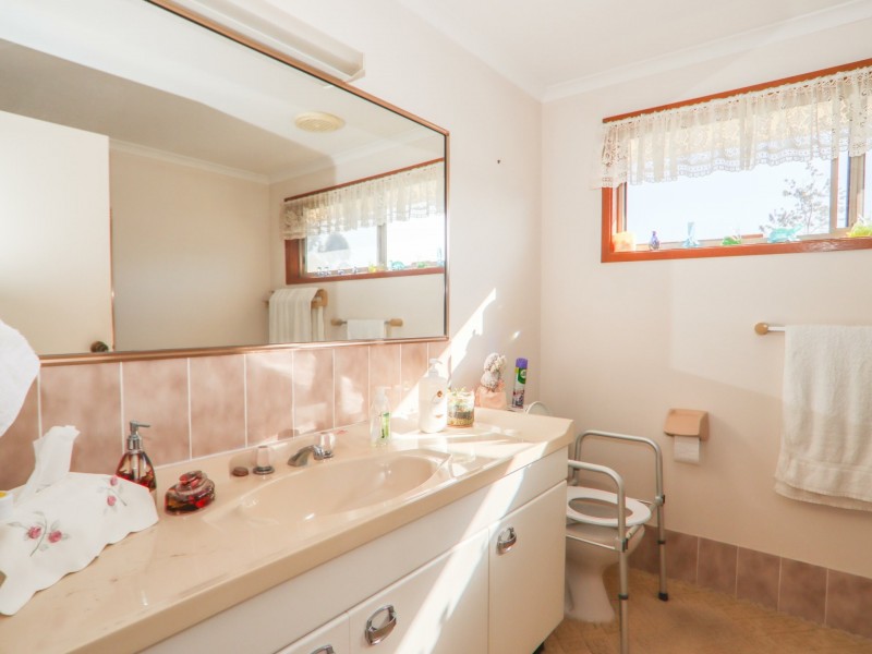 3 Coral Court, Sussex Inlet NSW 2540