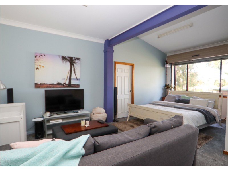 11 Ridge Avenue, Sussex Inlet NSW 2540