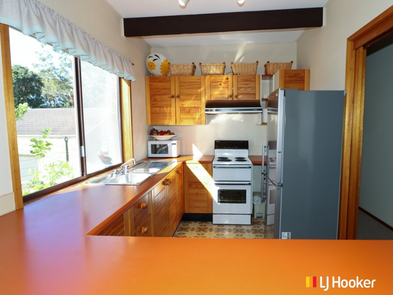 32 Suncrest Avenue, Sussex Inlet NSW 2540