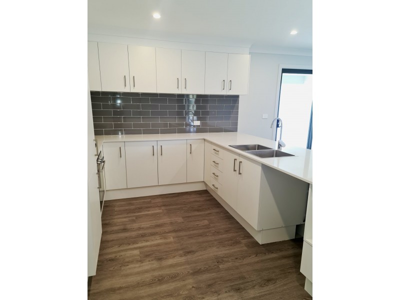 33 Bexhill Avenue, Sussex Inlet NSW 2540