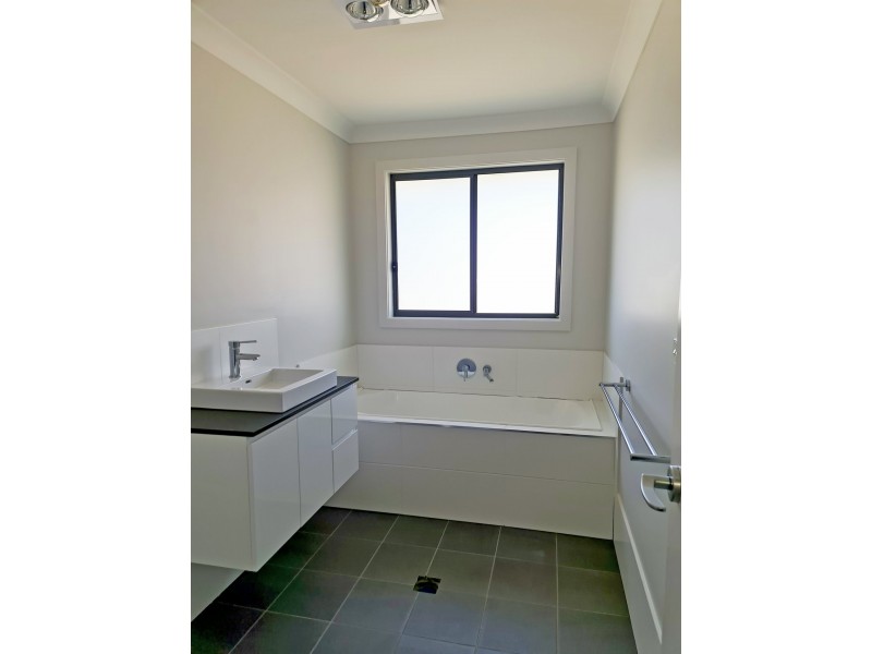 33 Bexhill Avenue, Sussex Inlet NSW 2540