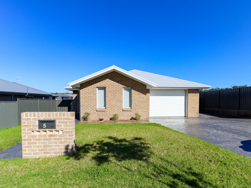 5 Lancing Avenue, Sussex Inlet NSW 2540