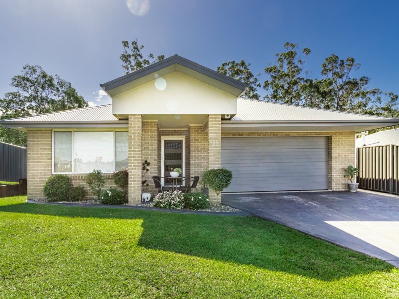 1 Peacehaven Way, Sussex Inlet NSW 2540