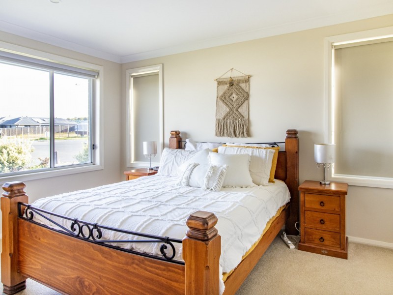 1 Peacehaven Way, Sussex Inlet NSW 2540