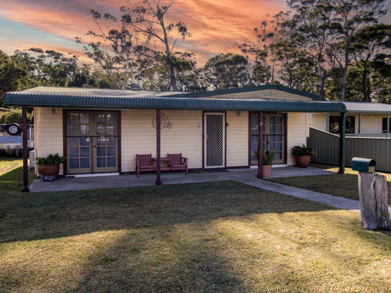 17 Glanville Road, Sussex Inlet NSW 2540