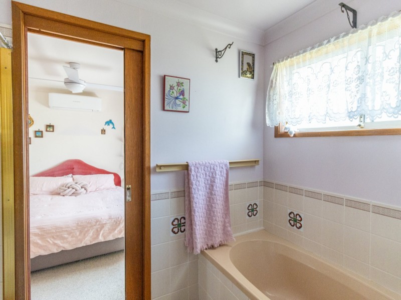 14 Tradewinds Avenue, Sussex Inlet NSW 2540