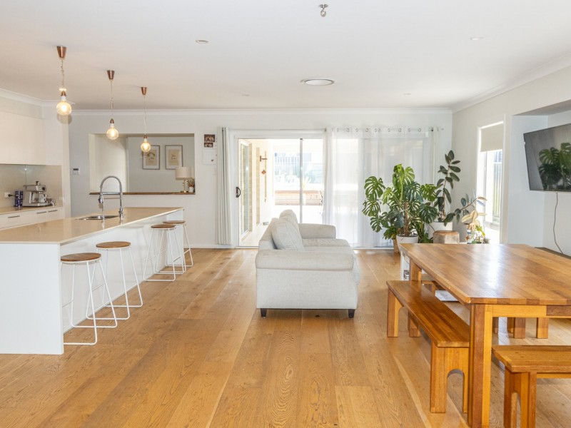 16 Hastings Parade, Sussex Inlet NSW 2540