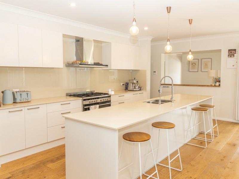 16 Hastings Parade, Sussex Inlet NSW 2540