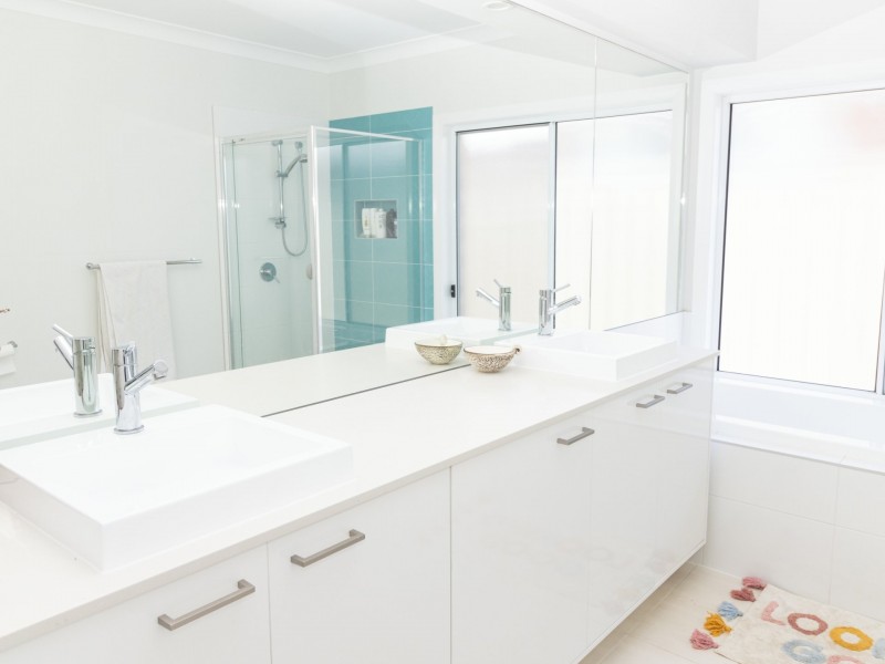16 Hastings Parade, Sussex Inlet NSW 2540