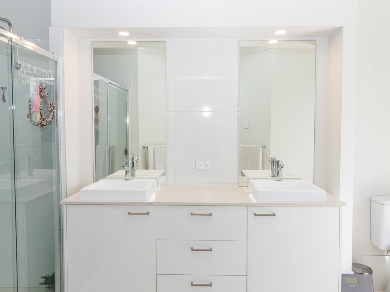 16 Hastings Parade, Sussex Inlet NSW 2540