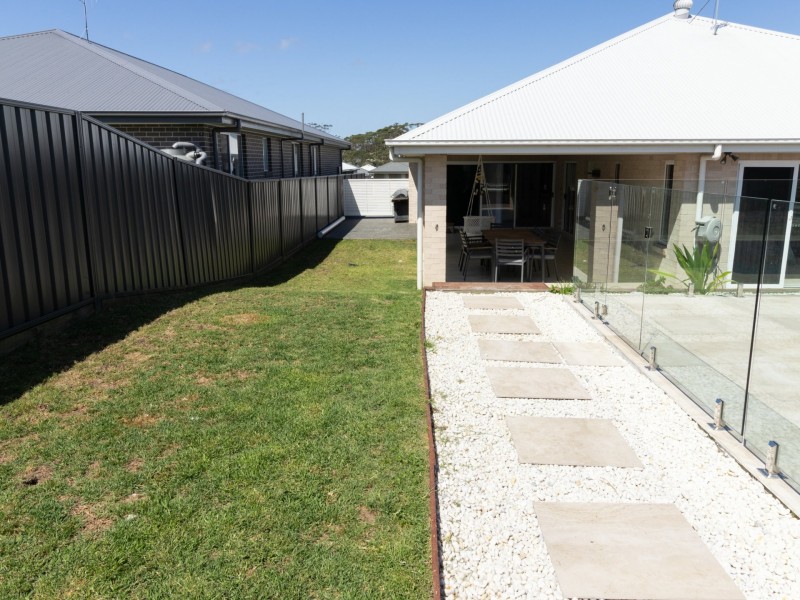 16 Hastings Parade, Sussex Inlet NSW 2540