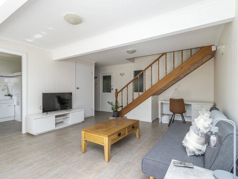 10 Alamein Road, Sussex Inlet NSW 2540