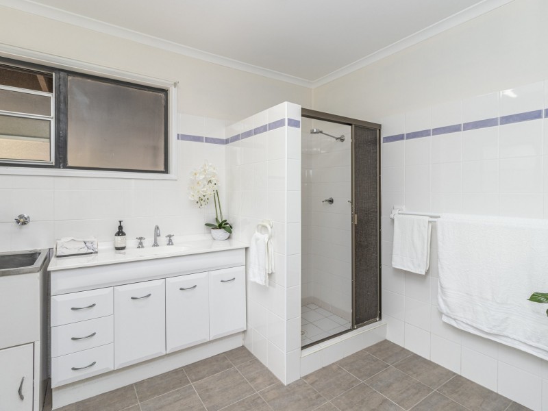 10 Alamein Road, Sussex Inlet NSW 2540