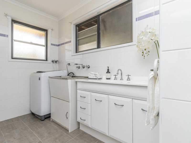 10 Alamein Road, Sussex Inlet NSW 2540