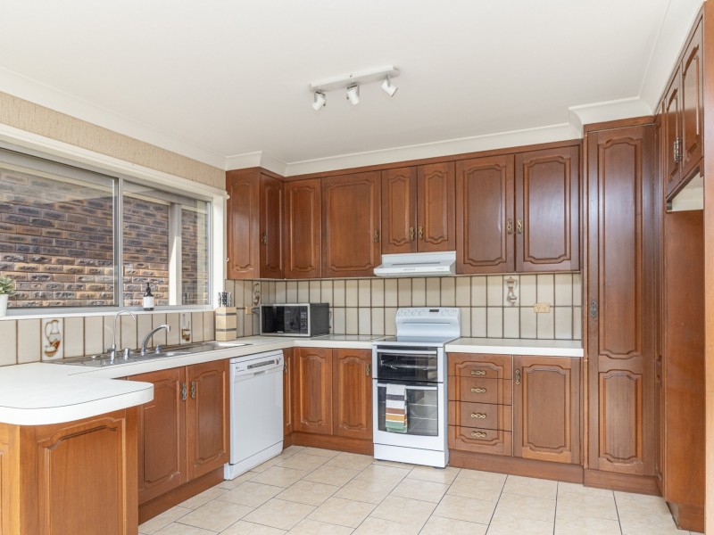 10 Alamein Road, Sussex Inlet NSW 2540