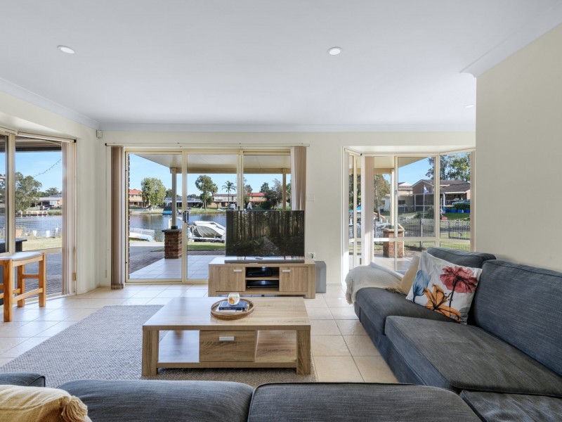 2 Sandpiper Way, Sussex Inlet NSW 2540