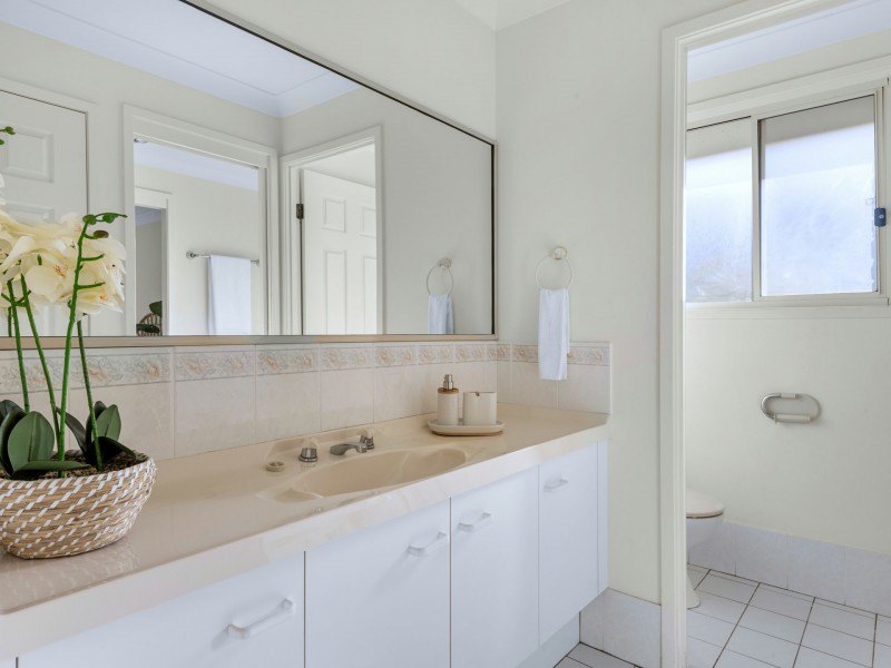2 Sandpiper Way, Sussex Inlet NSW 2540