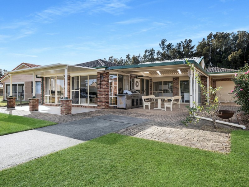 2 Sandpiper Way, Sussex Inlet NSW 2540