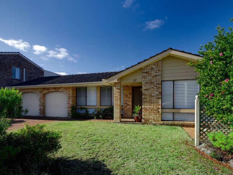 37 Thora Street, Sussex Inlet NSW 2540