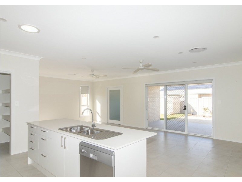 2 Oakmont Lane, Sussex Inlet NSW 2540