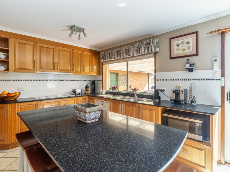 9 River Road, Sussex Inlet NSW 2540