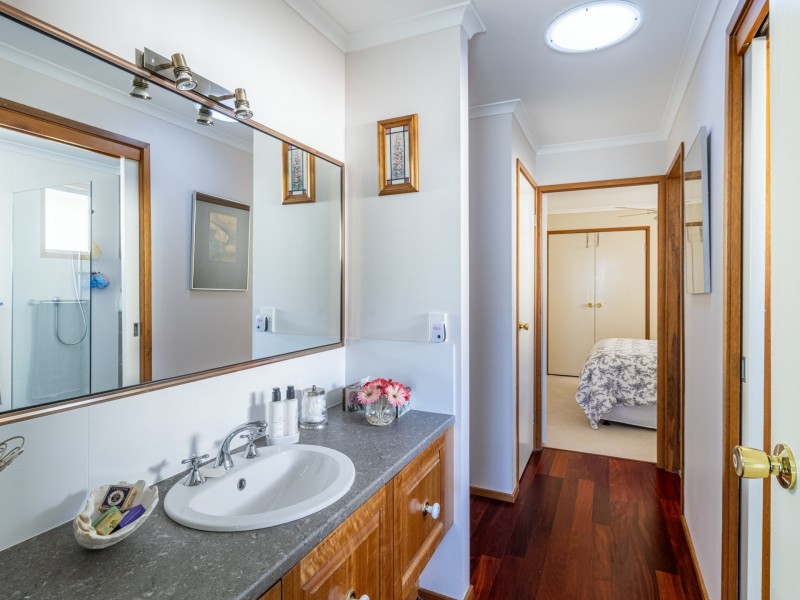 9 River Road, Sussex Inlet NSW 2540