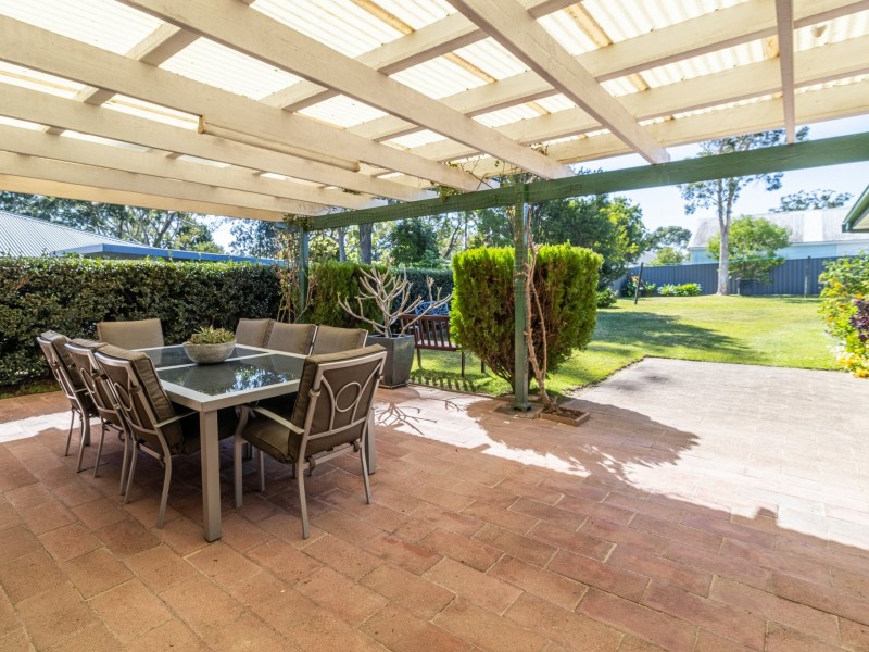 9 River Road, Sussex Inlet NSW 2540