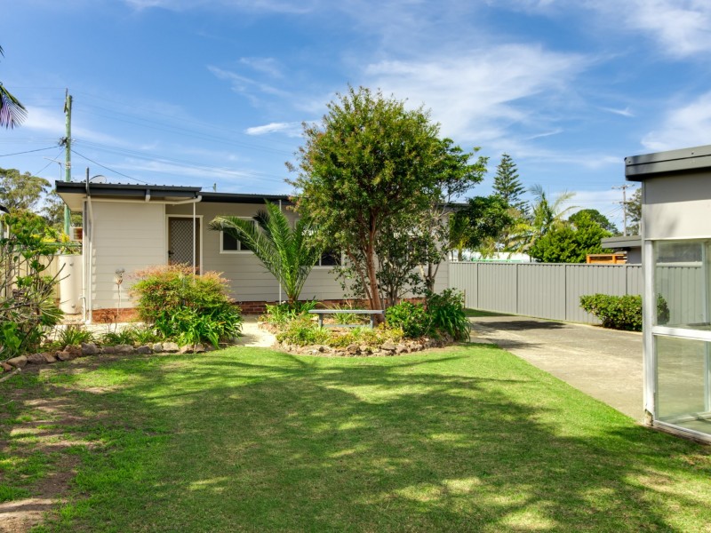 15 Lyons Road, Sussex Inlet NSW 2540