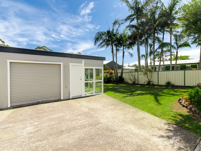 15 Lyons Road, Sussex Inlet NSW 2540