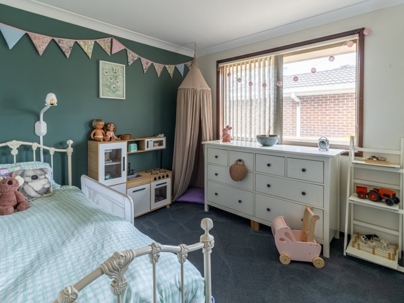 13 Lakeshore Parade, Sussex Inlet NSW 2540