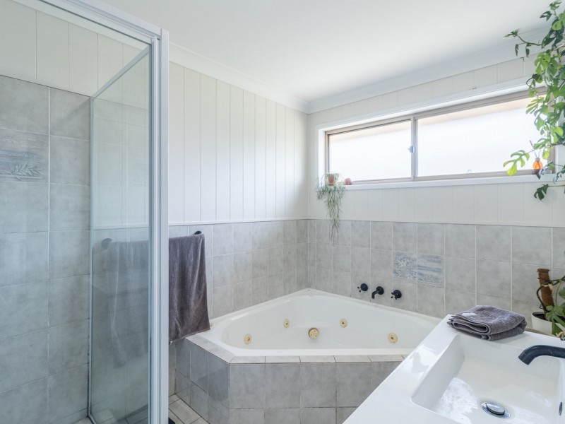 13 Lakeshore Parade, Sussex Inlet NSW 2540