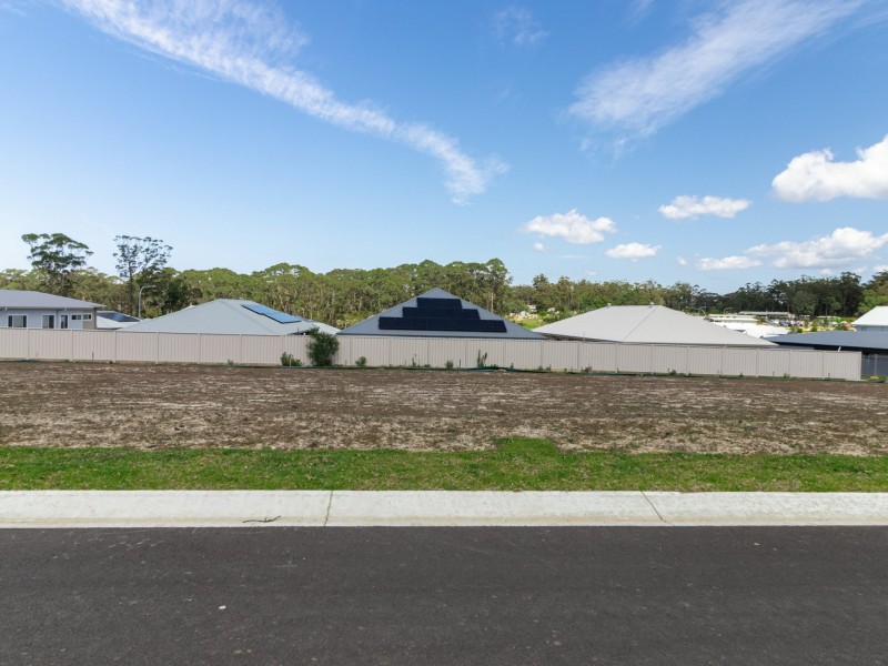 14 Sunningdale Avenue, Sussex Inlet NSW 2540