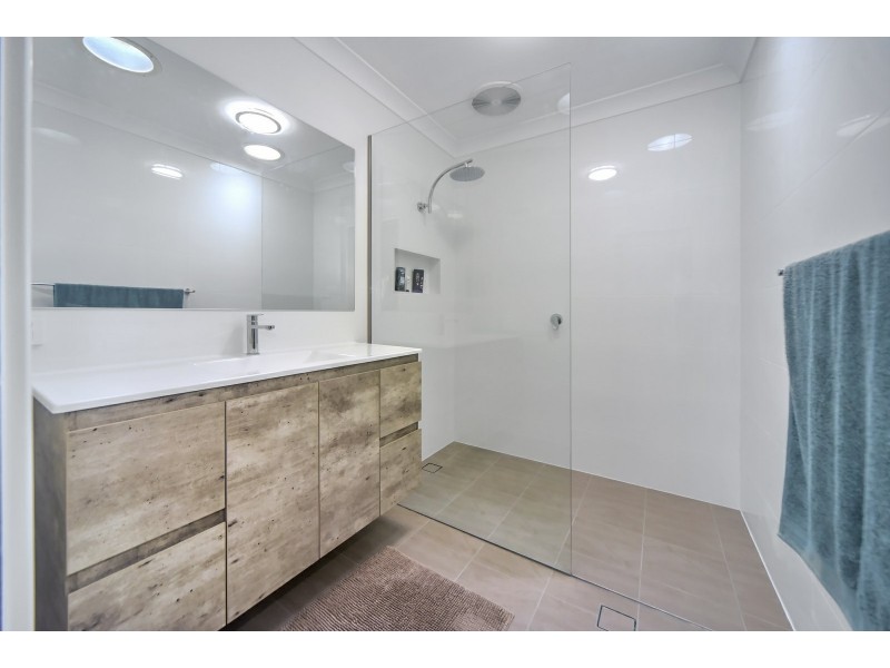 71 Sussex Inlet Rd, Sussex Inlet NSW 2540