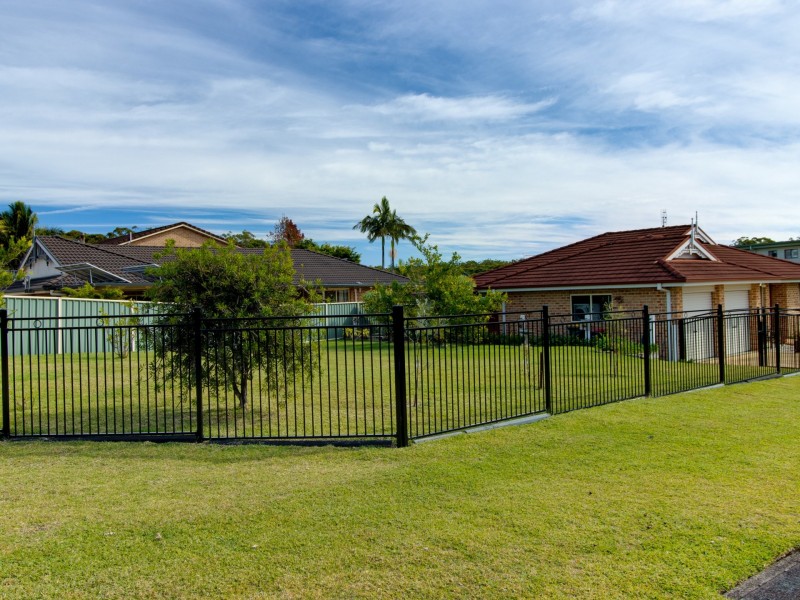 1 Tradewinds Avenue, Sussex Inlet NSW 2540