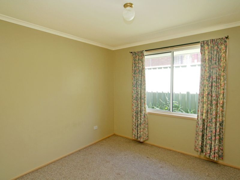 11 Lakeshore Parade, Sussex Inlet NSW 2540