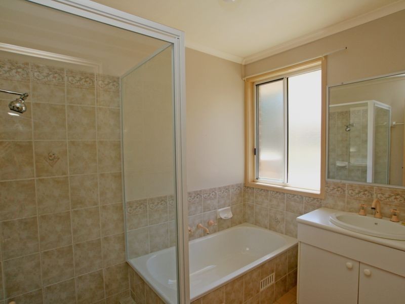 11 Lakeshore Parade, Sussex Inlet NSW 2540