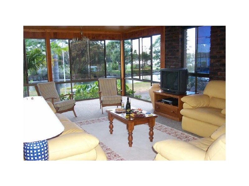 8 Alamein Road, Sussex Inlet NSW 2540